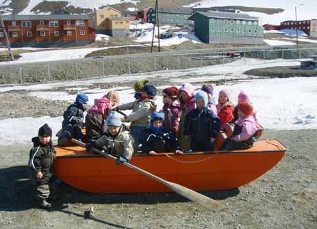 24 Longyearbyen Lokalstyre - Årsberetning 2008 - Oppvekstforetak KF felles skolering og felles personalmøter vært viktige tiltak.
