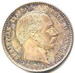 1+ til 0/01, i alt 6 0 guldmønter, med certifikat og i flot samlereske fra MH DK. 3037 10 kr 1909 i gull i treeske og kapsel. Kvalitet 01.