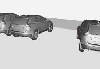 FØRERHJELP Når revers velges, vises to heltrukne linjer som illustrerer hvor bilens bakhjul kommer til å rulle med aktuelt rattutslag.