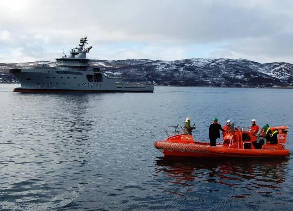 Behovet for opprusting av vegnettet mellom Hansnes og Tromsø er et stadig tilbakevendende tema. Karlsøy har sannsynligvis den dårligste stamvegen av noen kommune i Troms.