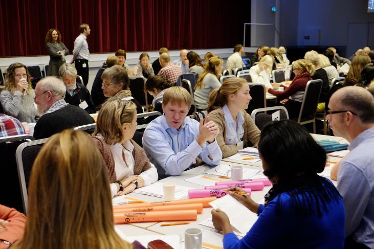 Gjennomføring av prosess Intervjuer og speed-dating Rapporter og presentasjoner 12 strategiarbeidsgrupper 7 utredningsgrupper Studiebesøk Folkehelseinstituttene i Sverige og Nederland