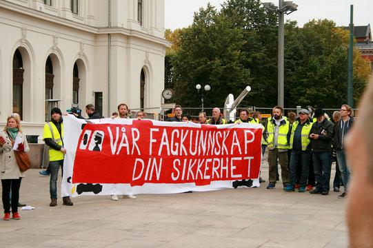 Jernbanereformen og EUs jernbanepakke IV Jernbanepakke 4 skal fjerne alle hindringer for full liberalisering og privatisering av jernbanenes drift.