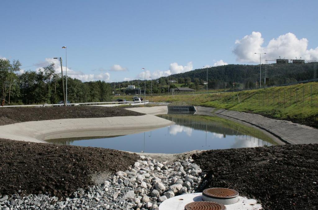 E39-anlegg på Haukås, ny Eikåstunnel åpnet høsten 2014 Statens vegvesen laget ny reguleringsplan for kryssing av Haukåselva da muslingen ble påvist Eget