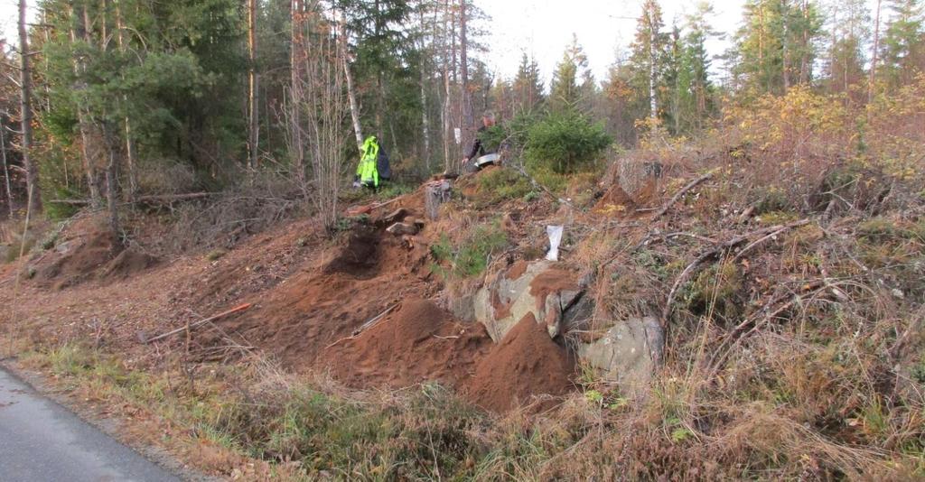 Hvis vi inkluderer funnene som ble pellet opp da vi først ble oppmerksom på haugen ble funnene gjort over en øst vest strekning på godt og vel 3 meter.