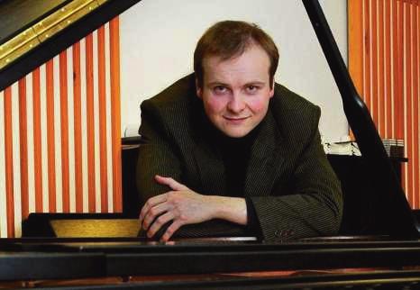 Solisten Tor Espen Aspaas (f.1 971 ) er en av de mest profilerte pianistene og musikk- formidlerne i sin generasjon av norske musikere. Høsten 201 6 ble han utnevnt av H.M. Kong Harald V til Ridder 1.