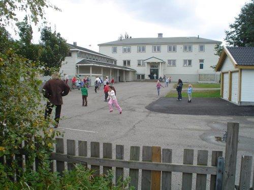 Eksempel fra Tjøme Fylkesmannen har opphevet Tjøme kommunestyre sitt vedtak om nedleggelse av Hvasser skole. Saken blir behandlet på nytt i kommunestyret i mai 2009.