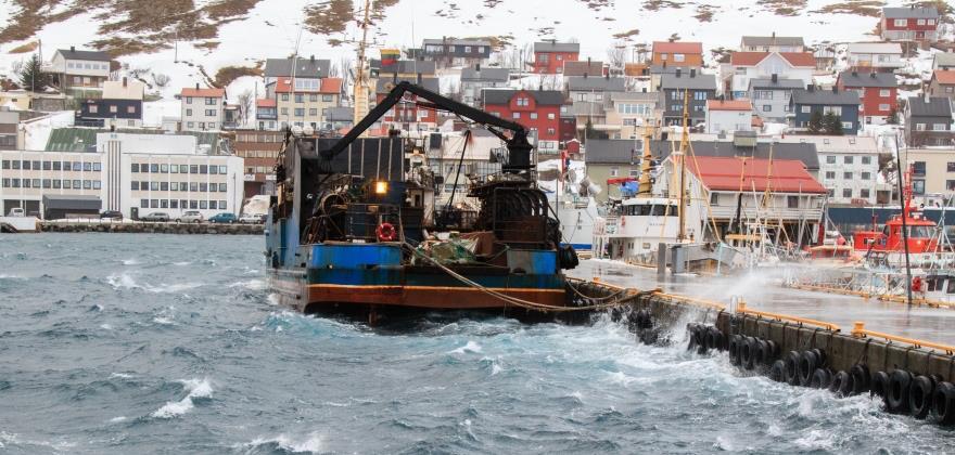 Frikjent for ulovlig snøkrabbefiske Tingrett i Vadsø - Norge har gitt sin tilslutning til NEAFC Scheme of Control and Enforcement, og plikter dermed å respektere de lisenser og tillatelser som er