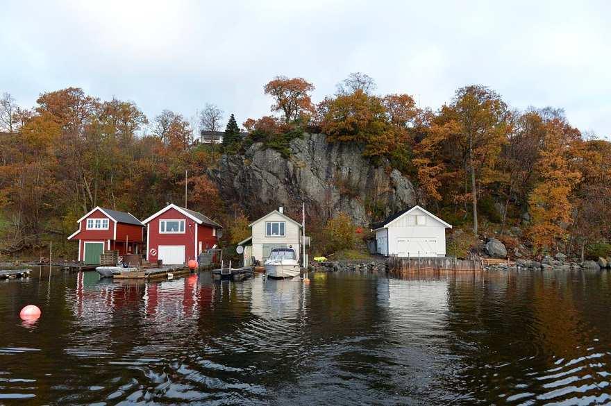 Befaring i Djupevia, Hordnes, Fanafjorden søk etter ålegras Anders Lundberg, geograf og botaniker På forespørsel fra Terje Jacobsen, Hordnesveien 140, foretok jeg en befaring i Porsavika-Djupevika på