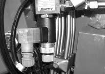 Pleie og vedlikehold 9.3.4 Manuell nødbetjening 9.3.4. Presskraftregulering Innstillingen av trykket for presskanallukene utføres i nøddrift, mens maskinen er i gang.