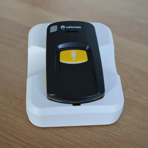 GPS/safemate Den kan brukes som en trygghetsalarm hvor mottaker får SMS når alarm utløses.