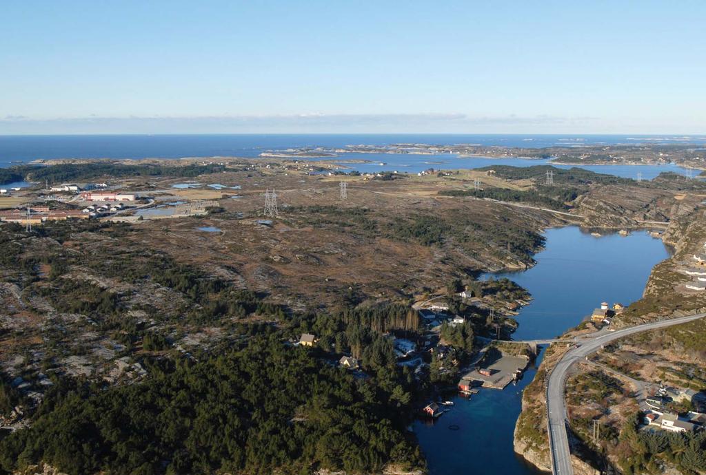 Fotomontasjen viser 300 kv-linja lagt inn i foreslått trasé over Ørndalshøyen.