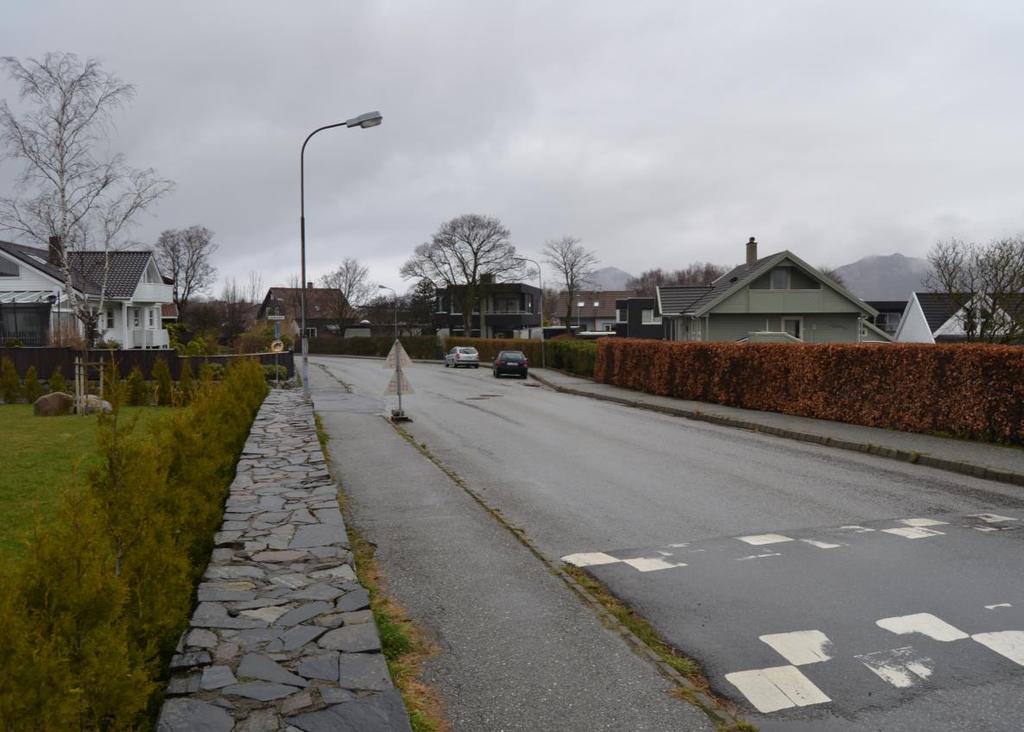 Dagens situasjon i Eidsvollgata Bydelsrute for sykkel startar i sentrum 8 meter bred bilveg kor da