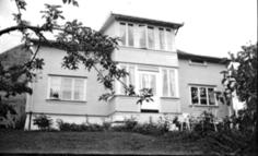 (0702-305-009) Bolighuset i Grønnrups gate i Dunkebekk-området er bygd sist på 1800-t.