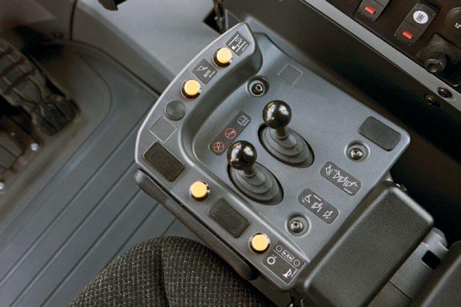 Impulsstyring er fortsatt tilgjengelig på 962K som et alternativ og er et lastfølende system som forbinder rattet og vinklene på rammeleddet for å gi riktig styrekontroll.