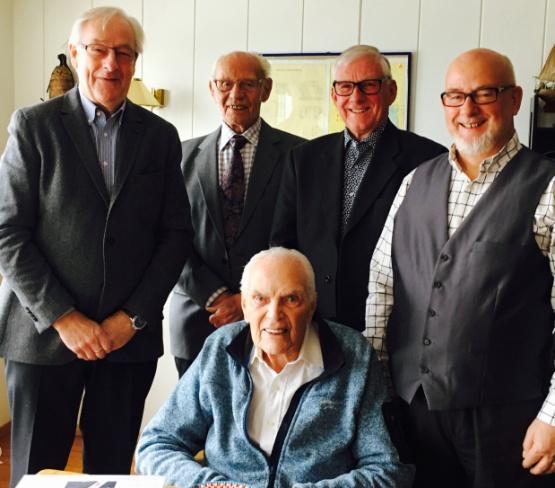 Forsinket gratulasjon! da eks OM Knut Leonard Eriksen (83 år) ble tildelt juvelen for 40 års medlemskap i Odd Fellow Ordenen. Kjære Johan Krohn! GRATULERER MED 95-ÅRSDAGEN!
