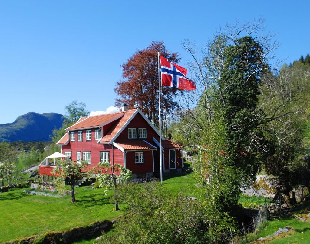 Utviklingen av eierseksjonsloven Viktige nyheter i loven Sorenskrivar h.v. Christian Fr Wyller GeoForum-kurs 2017 Tromsø 24.