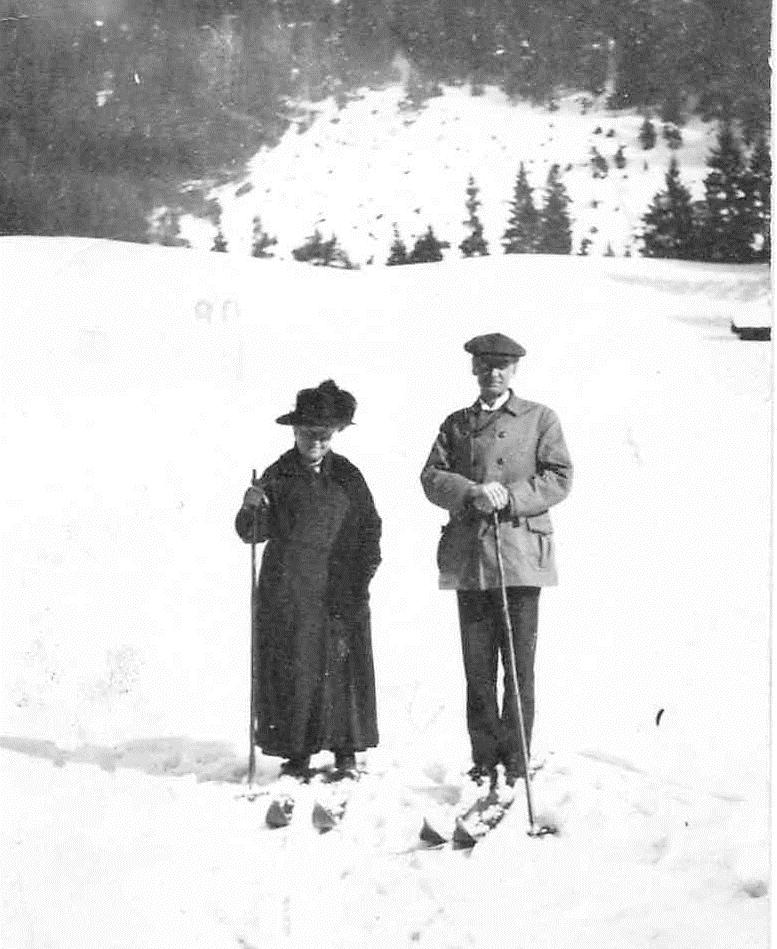 Tante Tinnie og bestefar gikk på ski i høy alder.