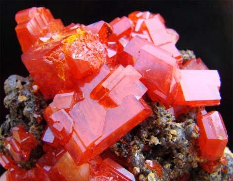 Kun Blykromat (Crocoitt) and Kaliumdikromat (Lopezitt) er naturlig skjeldne mineraler med Cr 6+ Cr