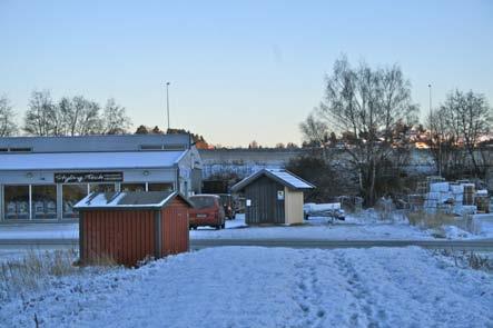 består av store enkeltvolumer med variert