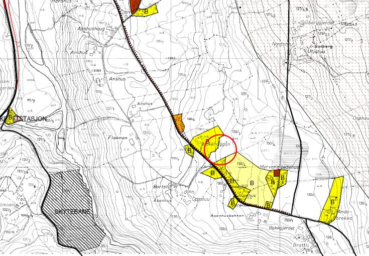 - Planbestemmelser - Planbeskrivelse - ROS-analyse, med sjekkliste Figur 1: Viser utdrag fra Kommunedelplan for Soknedal. Planområdet er markert med rød sammenhengende sirkel.