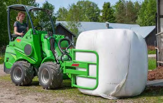 Landbruk og hestestaller Rundballeklo Rundballekloa er laget for håndtering og transport av rundballer