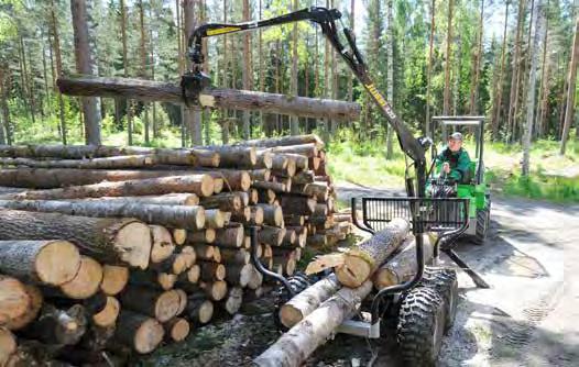 Skog og ved Tømmerhenger med kran Avant tømmerhenger med kran er lett å bruke og meget effektiv til småskala tømmertransport.