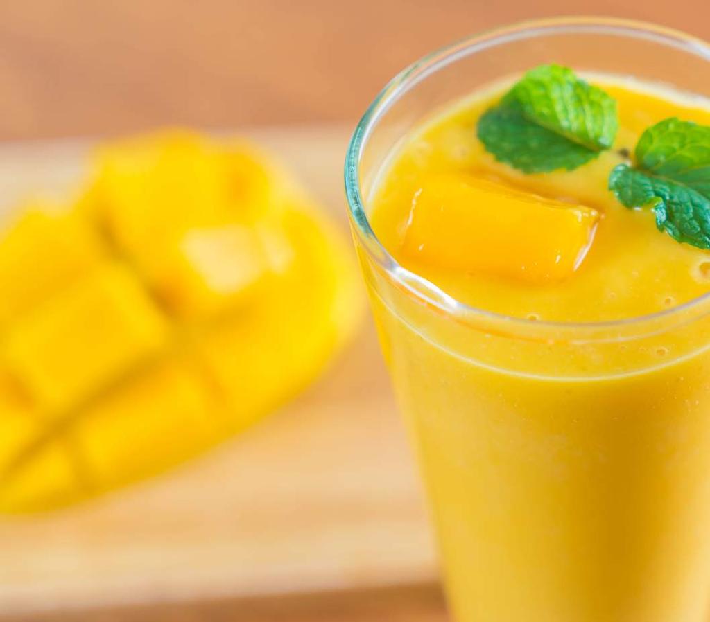 MANGO morgen smoothie pers 2 tid 5 INGREDIENSER: 2 kopper fryst mango 2 appelsiner / 1 kopp juice 1 banan 1