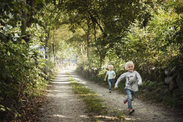 Kollektivt går rute 13 til Sandnes og rute X40 både til Sandnes, Forus og  Tog fra