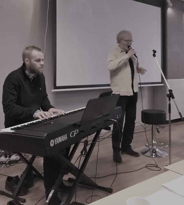 Vi fikk en humoristisk presentasjon av Gjøvik ført i mikrofonen av ingen ringere enn Viggo Sandvik, med et par godlåter attpå.