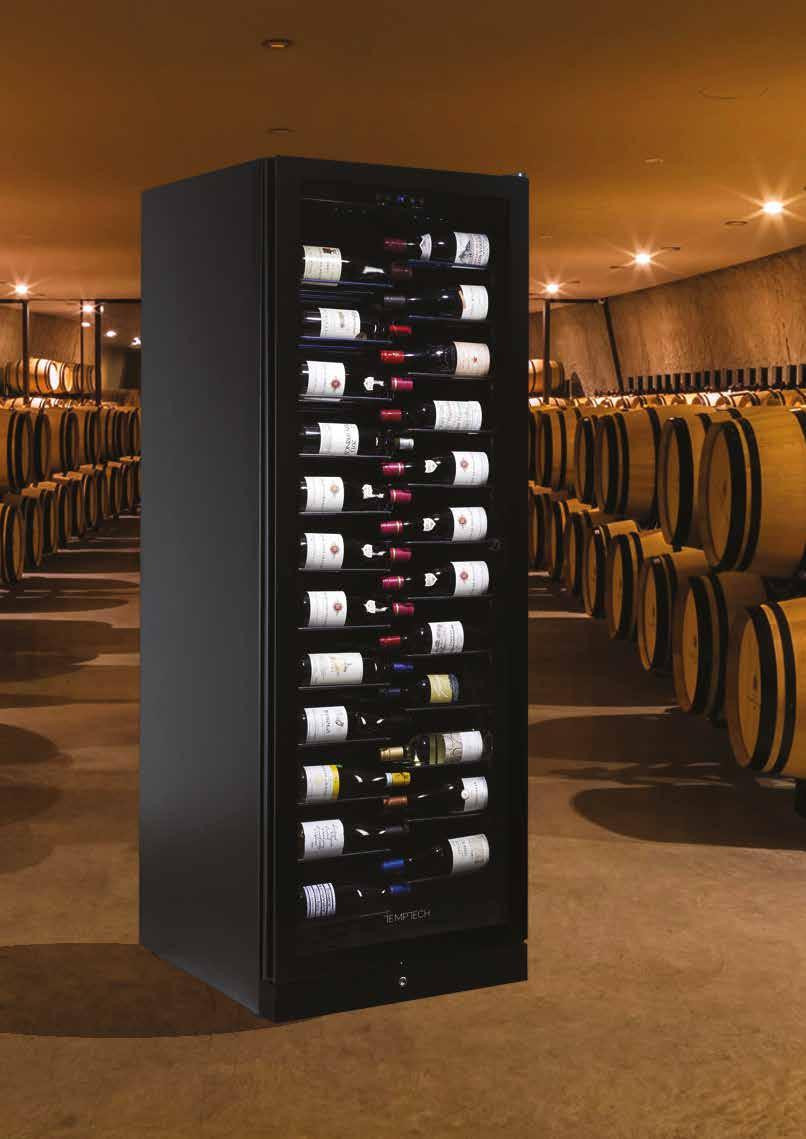 Det er totalt plass til 143 flasker vin. Vinskapet har lås, innvendig LED-belysning, touchpanel for justering av temperatur og lys og optimal luftfuktighet. Dette er et vinskap av høy kvalitet!