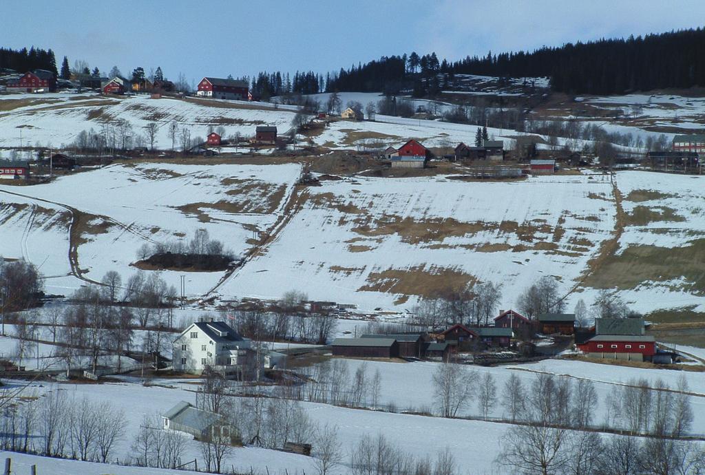 Vannkvalitet i jordbruksbekker Feltrapport fra JOVA-programmet for Volbufeltet 213 'ƌăɛěǉƌŭŝŷő ŝ ĚĂůͲ ŽŐ łğůůžŵƌċěğƌ ǇƌŬĞƚ ŵăƌŭ ŝ sžůďƶͳĩğůƚğƚ ďğŷǉʃğɛ ŚŽǀĞĚƐĂŬĞůŝŐ Ɵů ŐƌĂƐĚǇƌŬŝŶŐ ϴϲ йͿ ŵğě ŵũɔůŭğŭƶ