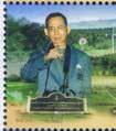 FRIMERKEKLIPP LENGST REGJERENDE MONARK Thailand Post har utgitt et frimerke på hele 17 cm.