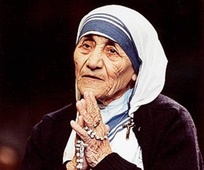 Hun ville reise til India, og i september 1928 forlot hun sitt hjem og dro til Irland for å slutte seg til «Den salige Jomfru Marias Mor Teresa ble helligkåret av pave Frans søndag den 4.