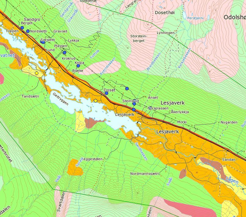 Figur 1: Løsmassekart over Lesjaverk. Orange felt viser breelvavsetninger fra slutten av siste istid, mens grønne felt viser morenemasser. Vannverket er markert med rød sirkel.