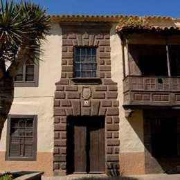 La Casa de Néstor Álamo ligger i Calle San José er også et sted verdt å besøke. Det er et hus bygget i det syttende århundre, og nylig restaurert til bruk som museum for forfatteren.