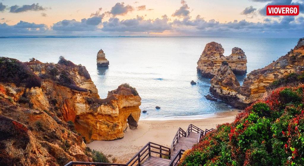 1 ALGARVE SOL, SJØ & TRADISJON Vakre Algarve strekker seg ut langs sydkysten av Portugal og byr på en lang og spennende historie.