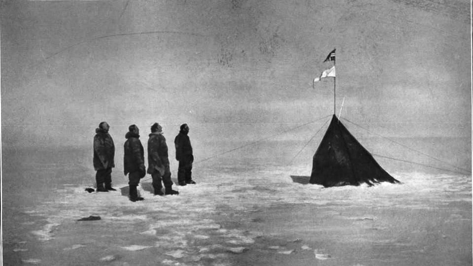 MÅNEDENS BILDE Amundsen til Sydpolen 14. desember 1911 Et lys i mørketida Det kvile ei natt over landet i nord, Husan e små der kor menneskan bor.