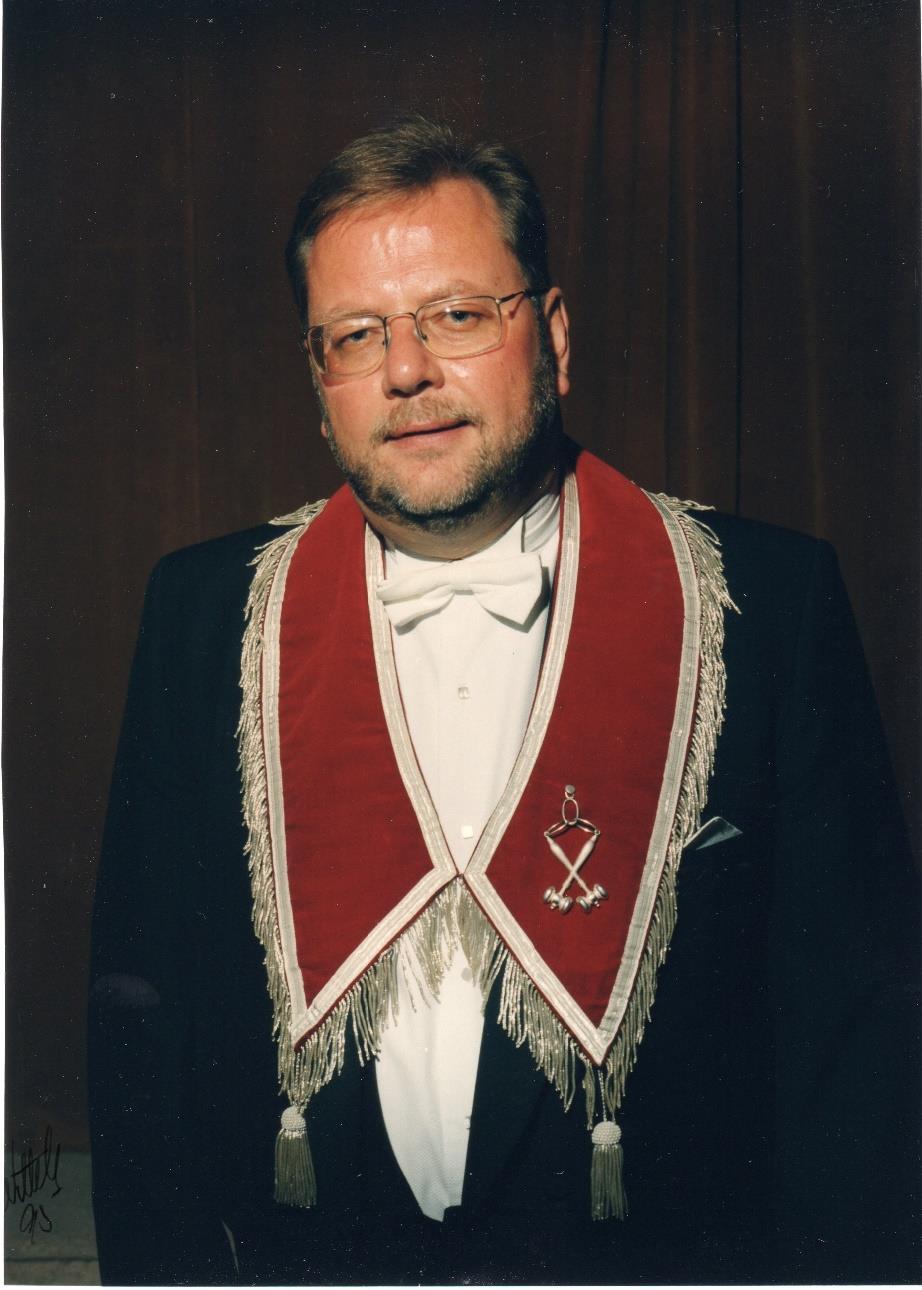 KNUT HOLSTRØM var Logens femte Overmester, fra 1995 til 1997. Han ble født 24.9.1952 og er fortsatt medlem i Logen.