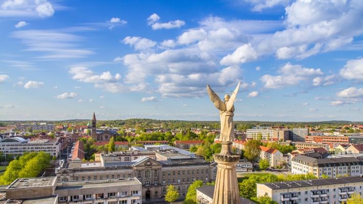 Berlin (94.6 km) Berlin er en av de storbyene som man bør besøke minst en gang i livet. Berlin har alt hva hjertet begjærer. Se f.eks.