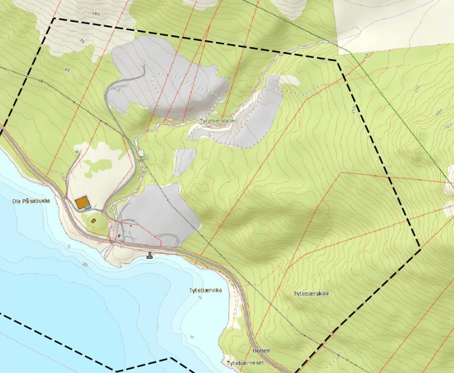 Terreng Områdene langs fjorden har forholdsvis flat karakter. Oppover i lia har terrenget et brattere preg. Fremtidig uttaksområde omfatter konvekse terrengrygger (med bl.a. Tytebæraksla i sørøst) opp mot Tytebærtinden.