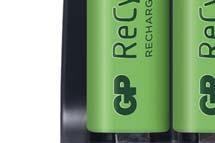 Når batterisymbolene slutter å blinke er batteriene ferdigladede og vedlikeholdsladingen påbegynner. Hake-symbolet lyser grønt når samtlige batterier er fulladet.