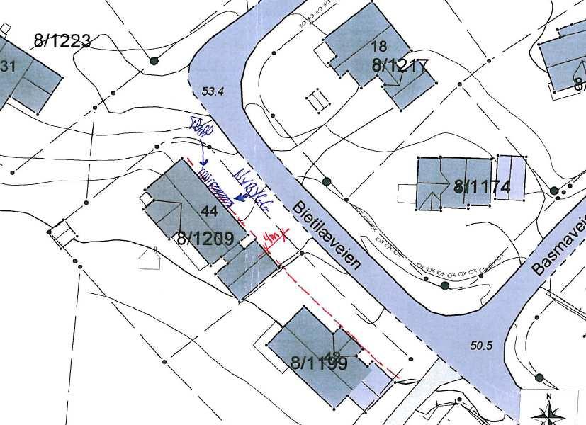 Kartutsnitt vedlagt søknaden. Byggegrense er markert med rødt av kommunen. Kommunen sendte 18.09.09 et nytt brev til Hasti: Det vises til Deres søknad av 18.08.09, samt vårt brev datert 04.09.09. Kommunen har nå mottatt gjenpart av nabovarsel.