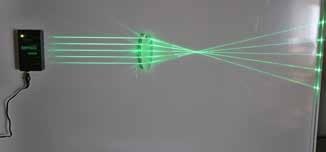 Velg mellom 1, 3 eller 5 laserstråler og eksperimenter fritt med linser og speil på bordet eller magnetisk