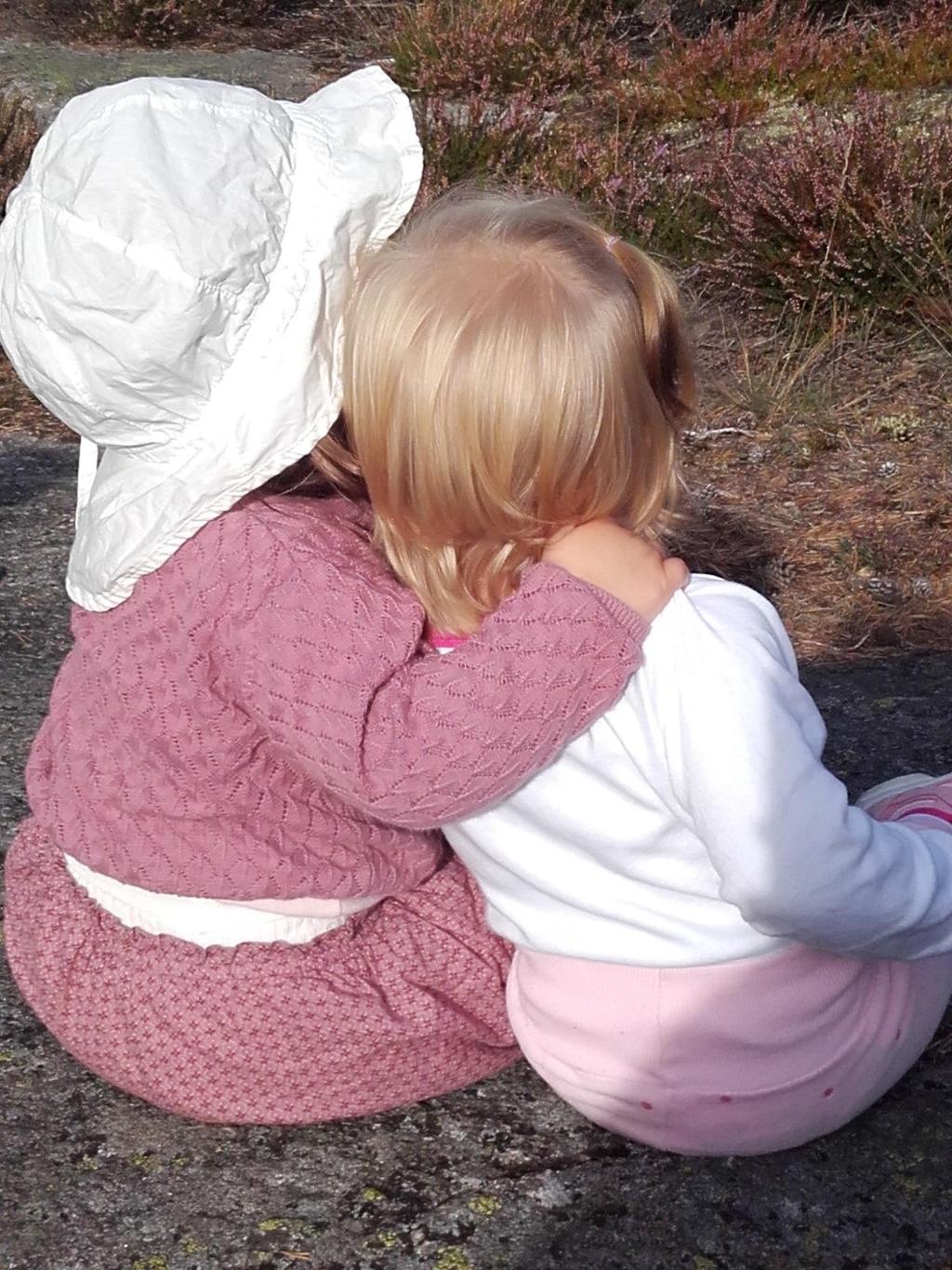 AUGUST 208 Velkommen til nytt barnehageår Noen barn begynner på skolen, noen flytter til ny avdeling, og andre er helt nye. Alle skal få en god og trygg overgang til ny plass.