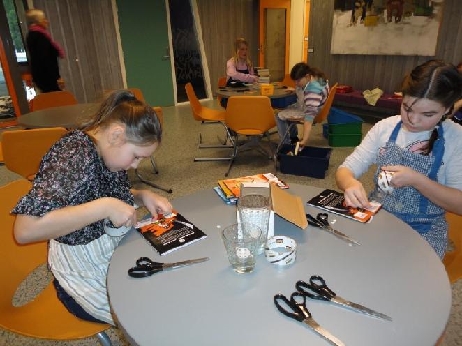 3 Bibliotekhjelpere skaper trivsel Elevene på 6.