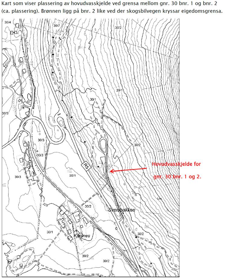 Vassressursar Gardsbruka gnr. 30 bnr. 1 og 2 på Kjøsnes har hovudvasskjelde frå brønn som vist på kart i Figur 6-5. Dei har reserveløysing med å bruke vatn frå Kjøsnesfjorden.