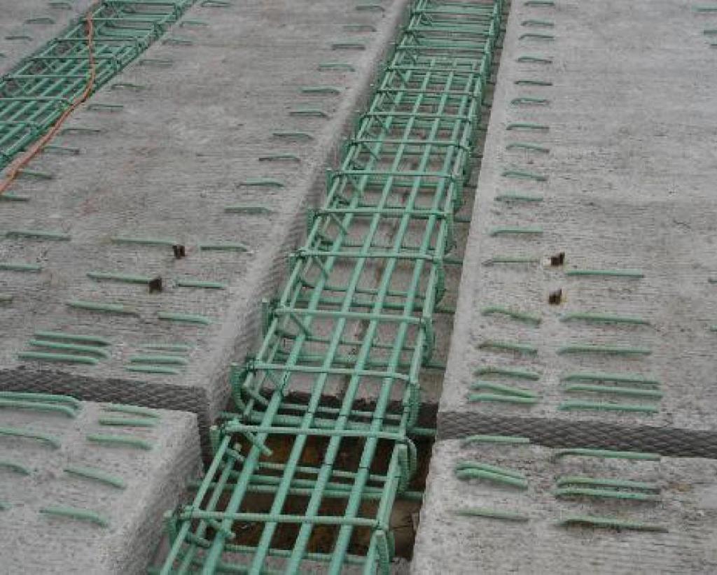 10 Det er prosjektert en byggemetode hvor det anvendes seks forspennte betongelementer til brudekket og et element med kantdrager til hver side. Etter spunting og utgraving vil landkar utstøpes.