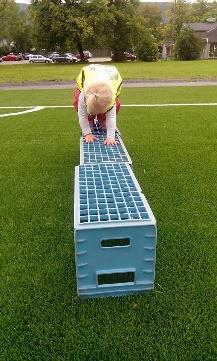 TIRSDAG: HINDERLØYEPE PÅ FOTBALLBANEN Tirsdag dro gruppene på fotballbanen.