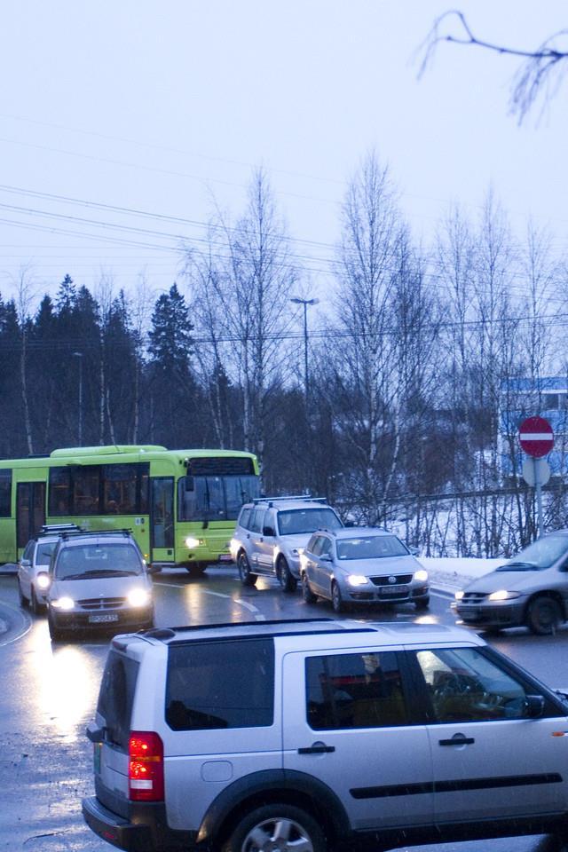 Reisetid - svar Det er flere tiltak som er aktuelle for å redusere reisetiden til og gjennom Oslo - Fremkommelighetstiltak for buss er svært viktig, både internt i Bærum, på vei til Oslo og gjennom