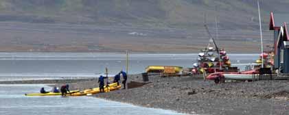 Det er to aktivitetshus i denne sektoren, Svalbard seilforening og Totakterens verksted. Siden det bor folk i mange naust, samt at det er industriell aktivitet, er det stor trafikk av fastboende.